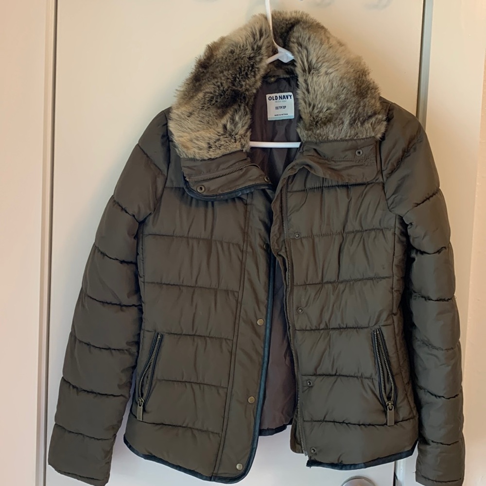 Puffer coat with faux fur collar